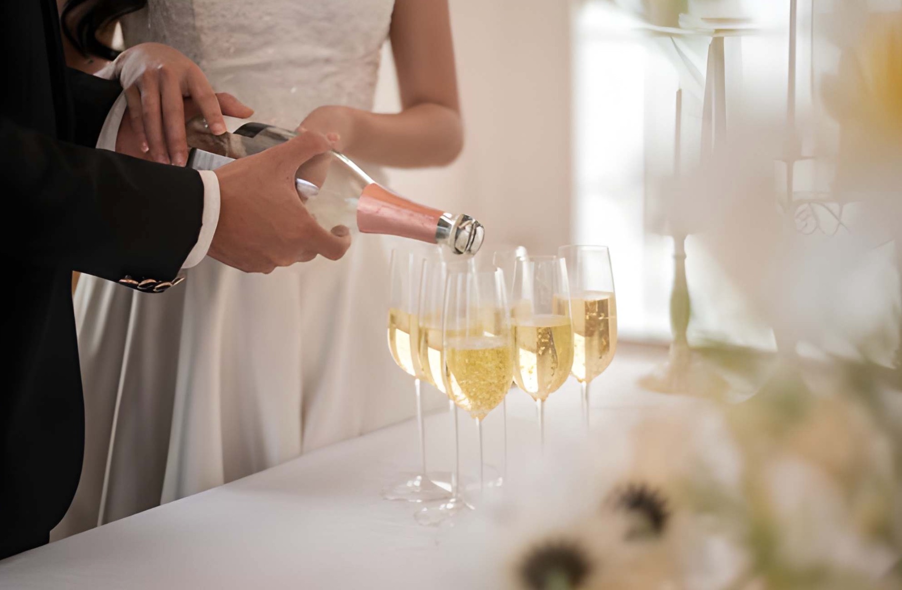 Alkohol na poprawiny – ile kupić i co podać gościom?